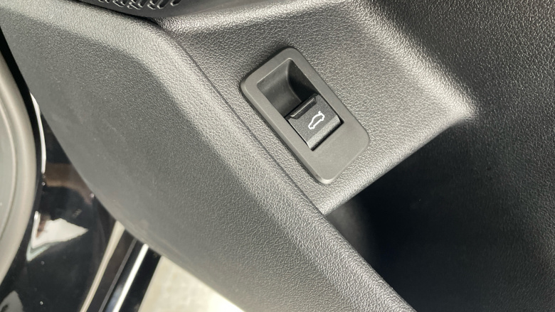 BMW 2 Series 220i MHT Sport 5dr DCT Petrol Hatchback